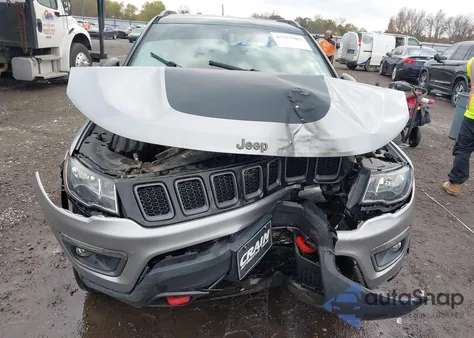 2020 Jeep Compass Trailhawk 4X4 z USA, uszkodzony, nr VIN 3C4NJDDB9LT106721